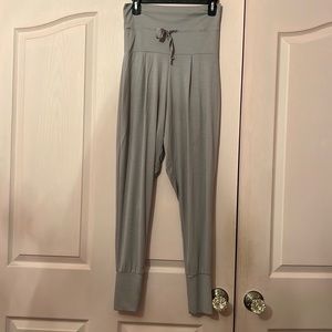 Free people / movement casual pant.